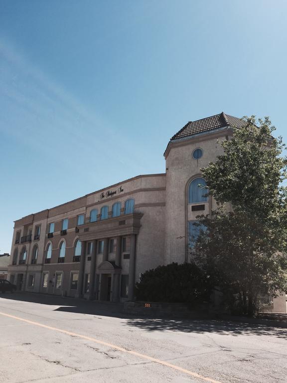 The Bridgeport Inn Fort Mcmurray Exterior photo